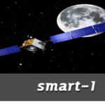 SMART-1 ESA กว้างประมาณ 1 เมตร (3.3 ฟุต) และมีน้ำหนักเบาเมื่อเปรียบเทียบกับโพรบอื่นๆ